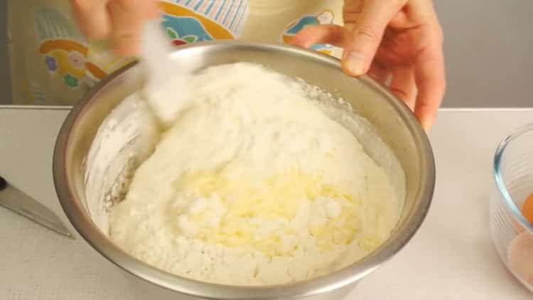 Sift flour to make curd cake in the oven