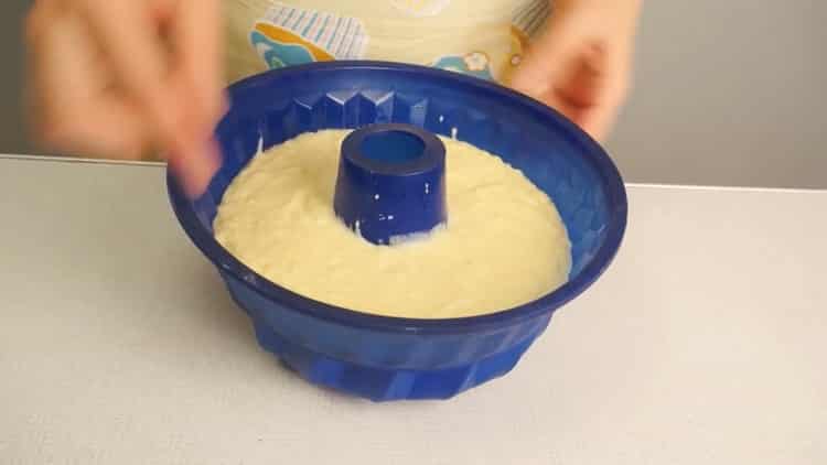 To make a curd cake in the oven, prepare a mold