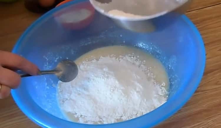 Sift flour to make fried pastry dough