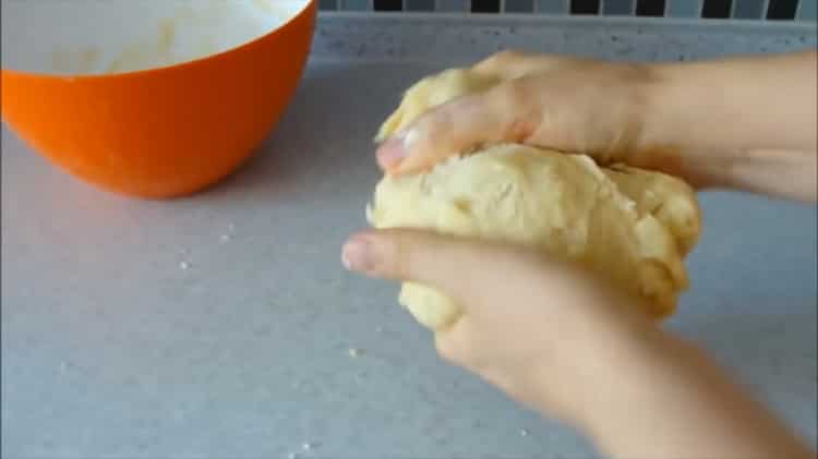 Mix the ingredients for yeast-free pastry dough.