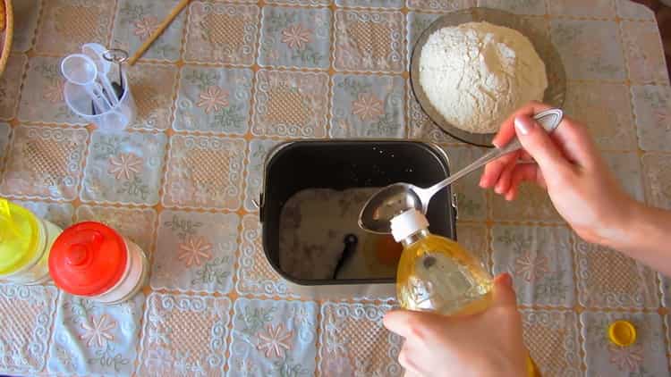 To make dough for pies in a baker, add oil