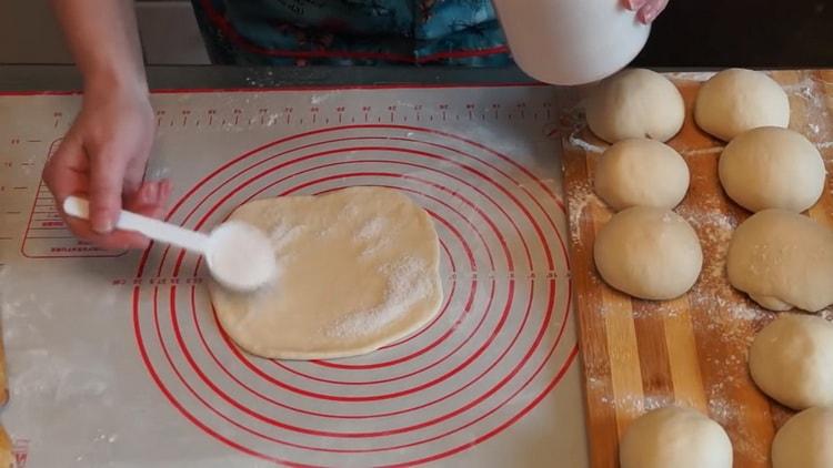 To make buns, sprinkle the dough with sugar