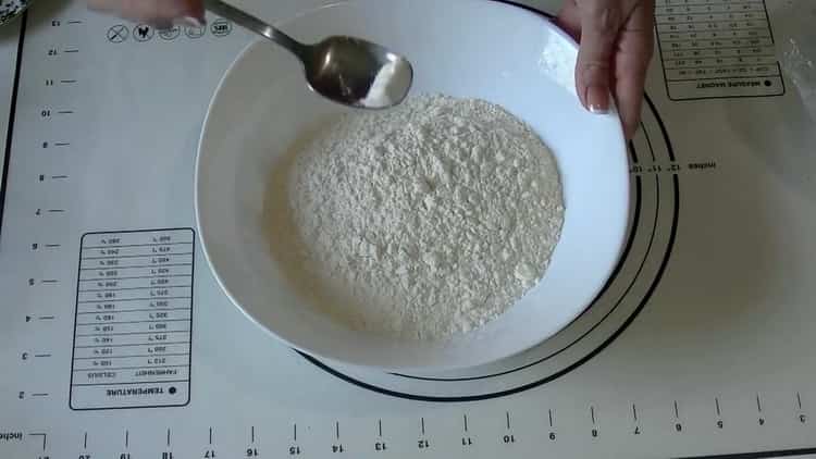 To prepare a quick test for kefir, sift the flour