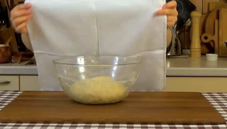 To make dough on sour cream for pies, knead the dough