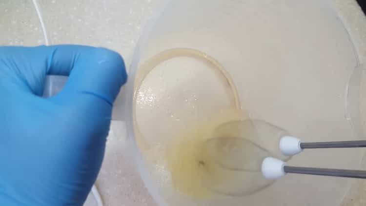 Prepare the ingredients for protein cream tubes