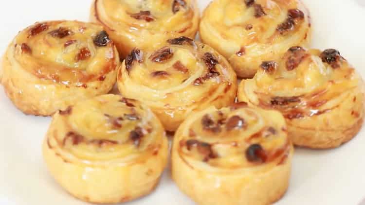 Puff pastry snails in a step by step recipe with photo