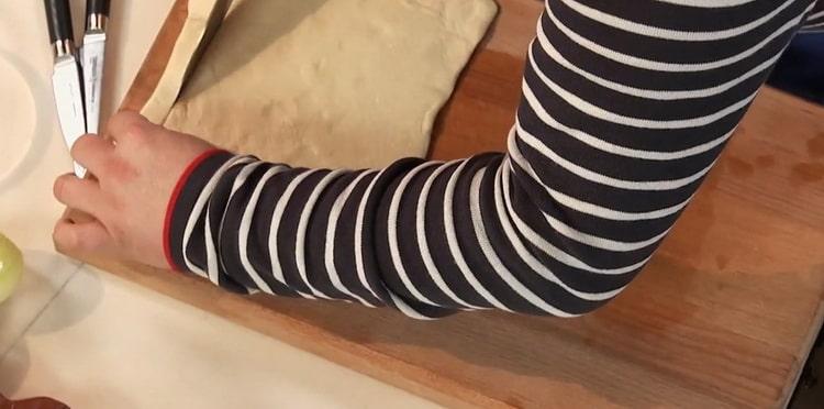 To prepare the sterlet fish soup, prepare the dough