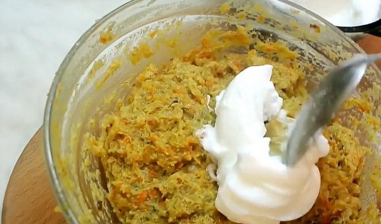 To cook stuffed zander, combine protein with minced meat