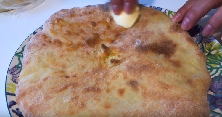 Khachapuri cooked in the oven while still hot should be greased with a piece of butter.