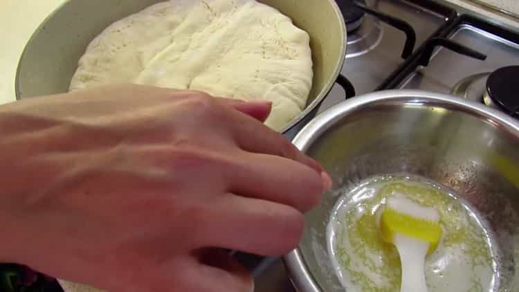 To make khachapuri in a pan, melt a little