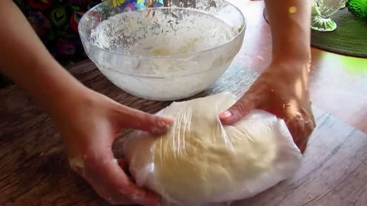 To prepare khachapuri in a pan, put the dough in a bag