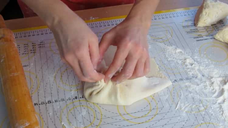 To prepare khachapuri with cottage cheese and cheese, put the filling on the dough