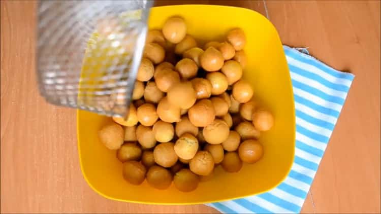 To prepare the chak chak in Tatar, put the items in a bowl