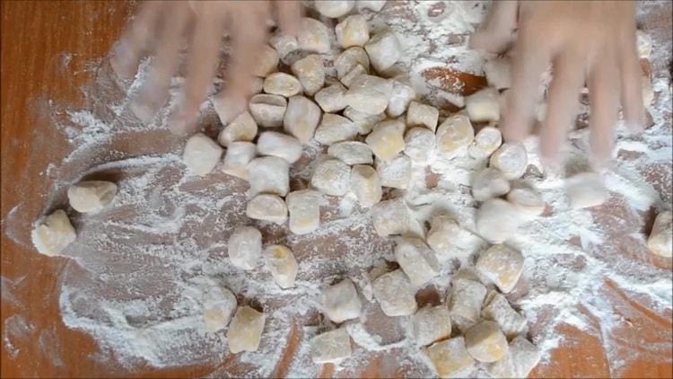 To make chak chak in Tatar mix the dough with flour