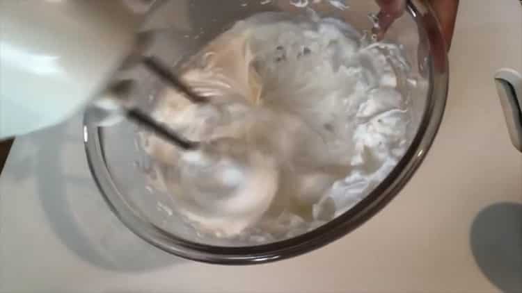 To make cheesecake with masquerade and baking, beat the whites