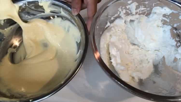 To prepare cheesecake with masquerade and pastries, mix the ingredients.