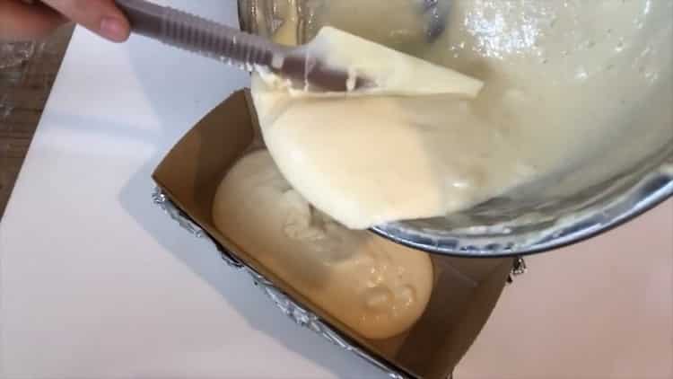 To prepare a cheesecake with masquerade and baking, put the dough in a mold