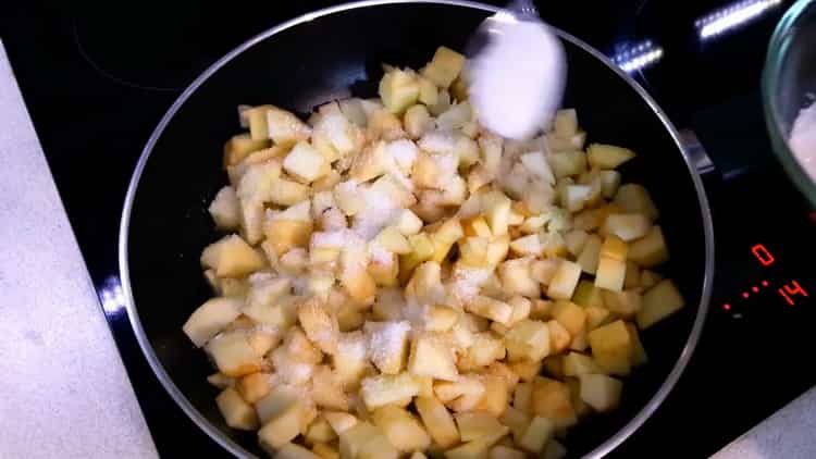 Stew apples for puff pastry