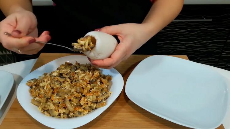 For cooking, put the filling in squid