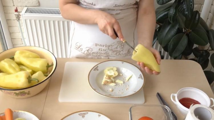 Cooking stuffed peppers with minced meat