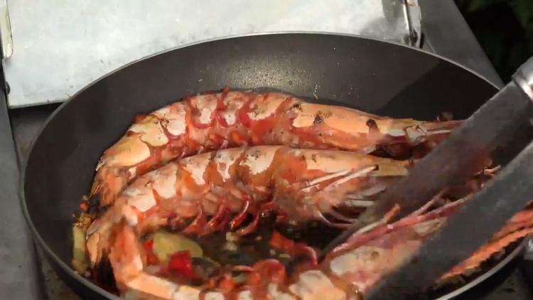 Combine the ingredients to make tiger shrimp