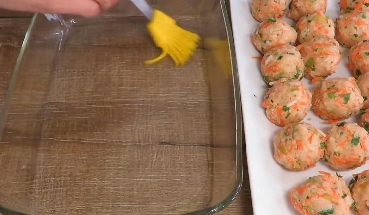 To prepare meatballs, prepare a form