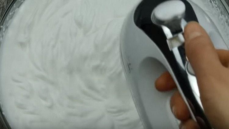 Separately, in a stable foam, whip the cream.