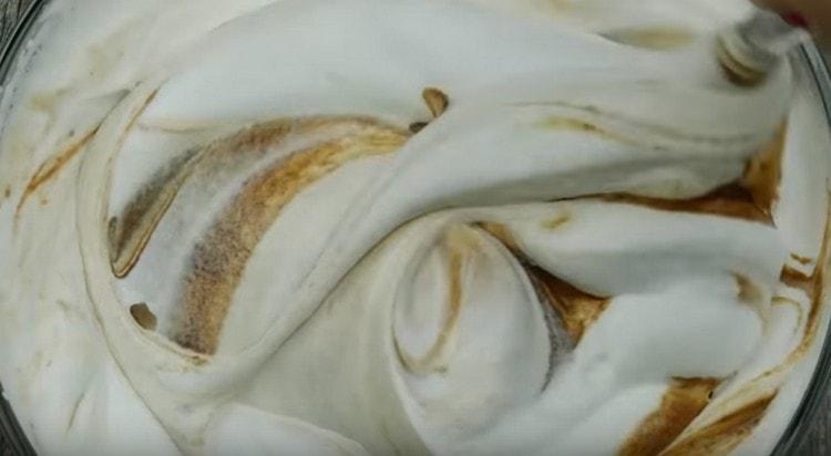 Mix the cream with the egg-chocolate mass.