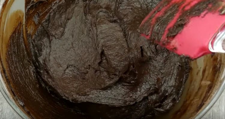 Mix the thick enough dough.