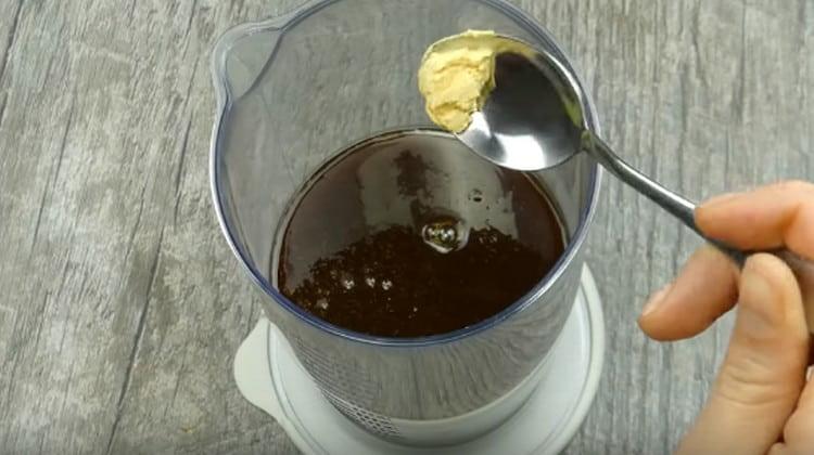 Pour the mass into a blender, add food coloring.