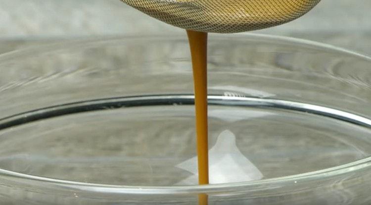 Next, filter the icing and put in the refrigerator.