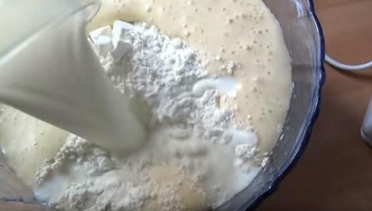Sift flour into the mass and add milk.