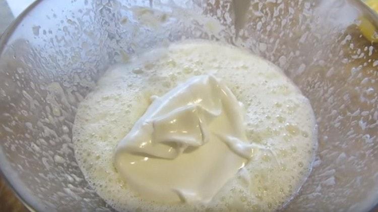 Whipped proteins are combined with the yolk mass.
