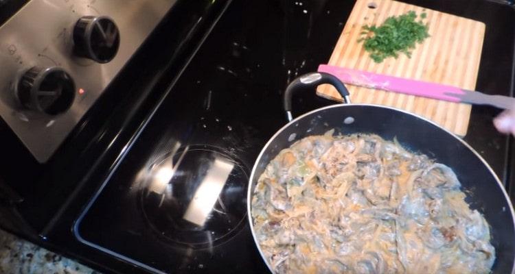 Then add sour cream and tomato paste to the pan.