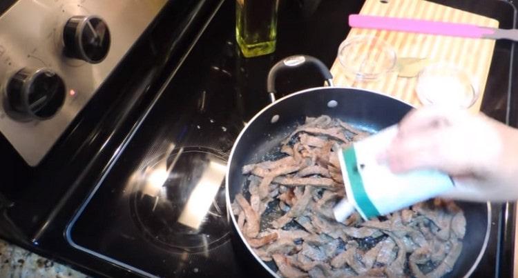 Salt and pepper the meat.