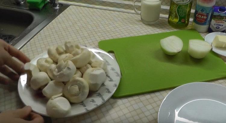 Wash and clean the champignons.