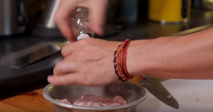 Add pepper to the turkey slices.