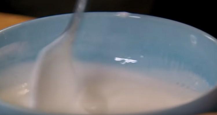 Add apple cider vinegar to the yogurt.