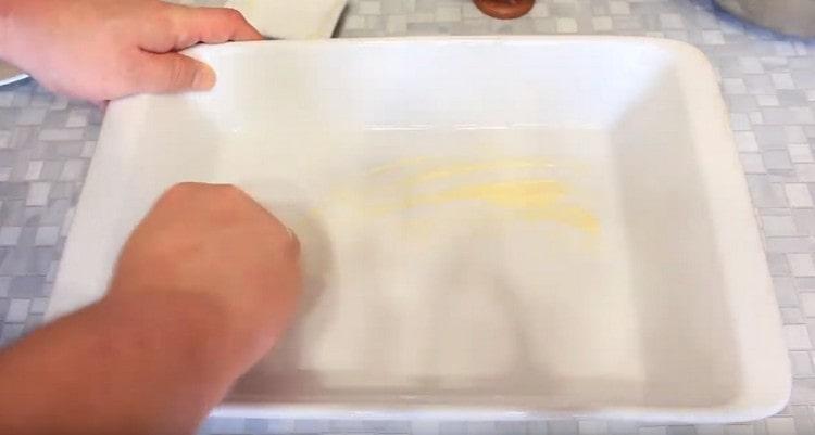 Lubricate the form with butter.