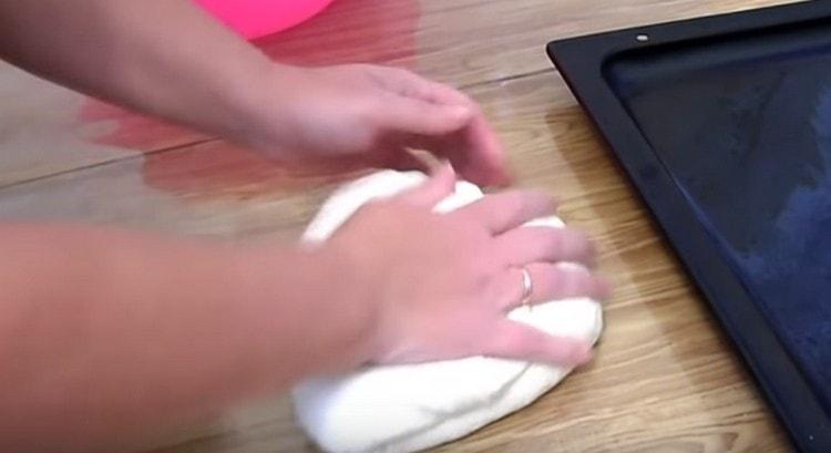 We knead the dough well.