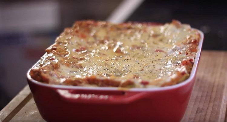 Fragrant vegetarian lasagna ready.