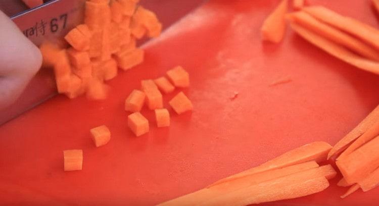 Cut the carrots into small cubes.
