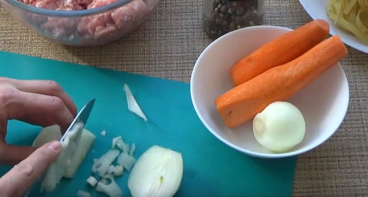 Finely chop the onion.