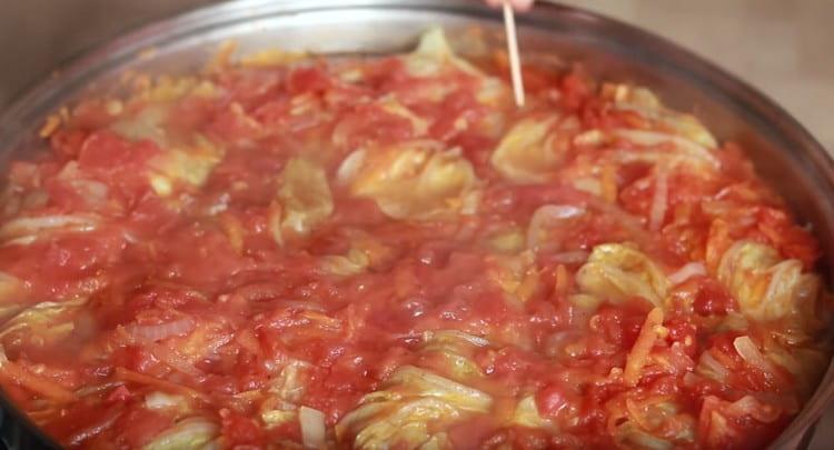 Stew the dish under the lid.