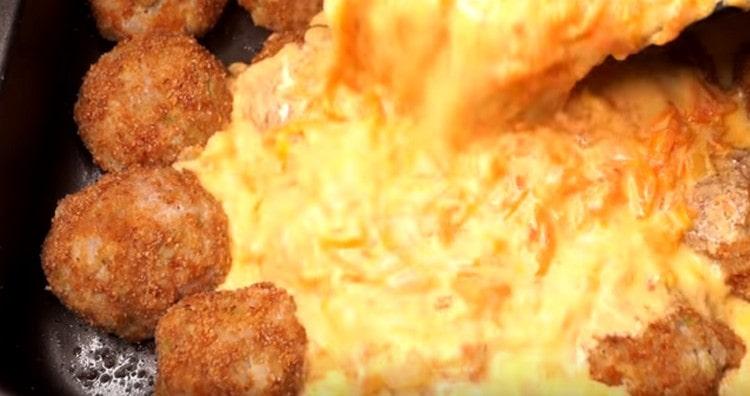 Fill the resulting sauce with lazy cabbage rolls and return them to the oven.