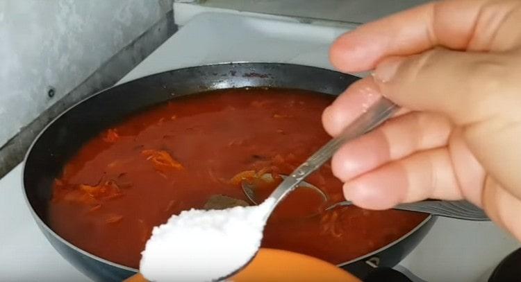 Add bay leaf and salt to the roasting.