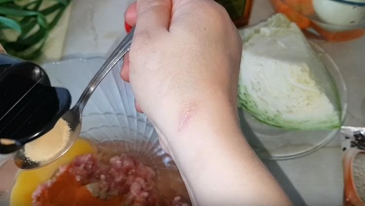 Add dried garlic as well.