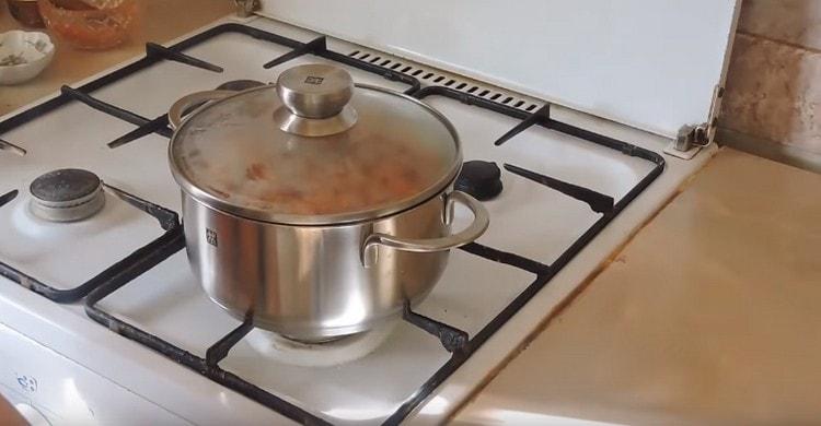 Stew cabbage rolls with meat and rice under the lid for about 45 minutes.