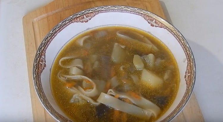 Fragrant mushroom noodles are ready.