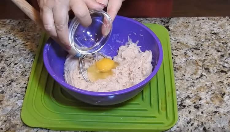 Add the egg to the potato.